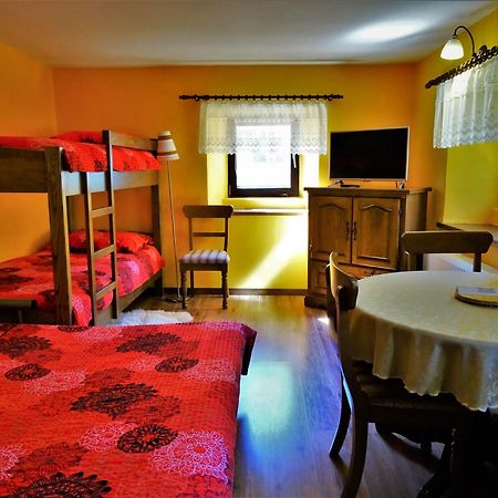 Apartmaji Pr-Gujlu Sela Nad Podmelcem 5220 Tolmin Podmelec Exterior foto