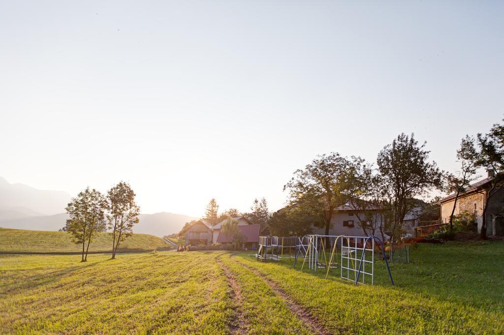 Apartmaji Pr-Gujlu Sela Nad Podmelcem 5220 Tolmin Podmelec Exterior foto