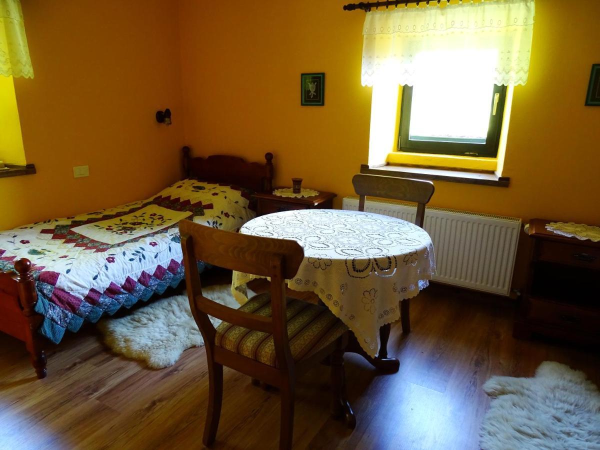 Apartmaji Pr-Gujlu Sela Nad Podmelcem 5220 Tolmin Podmelec Exterior foto