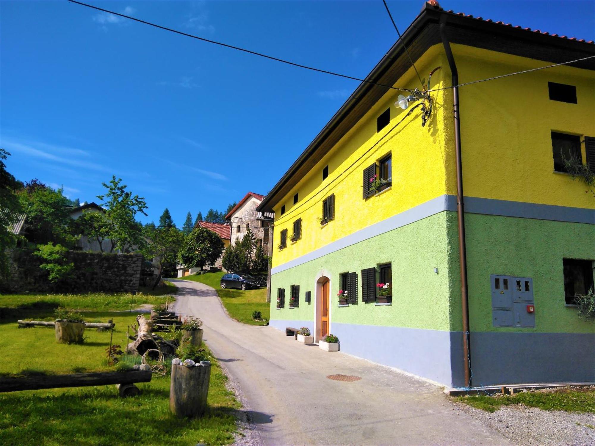 Apartmaji Pr-Gujlu Sela Nad Podmelcem 5220 Tolmin Podmelec Exterior foto